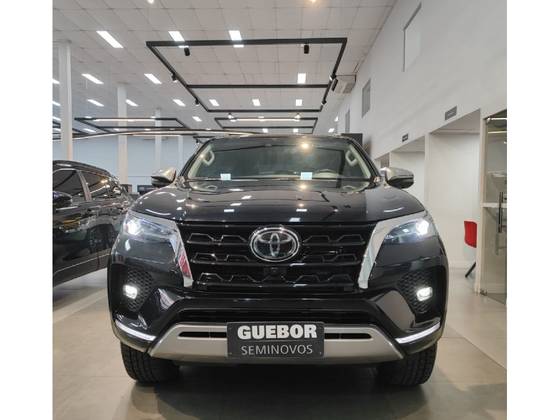 TOYOTA HILUX SW4 2.8 D-4D TURBO DIESEL SRX 7L 4X4 AUTOMÁTICO